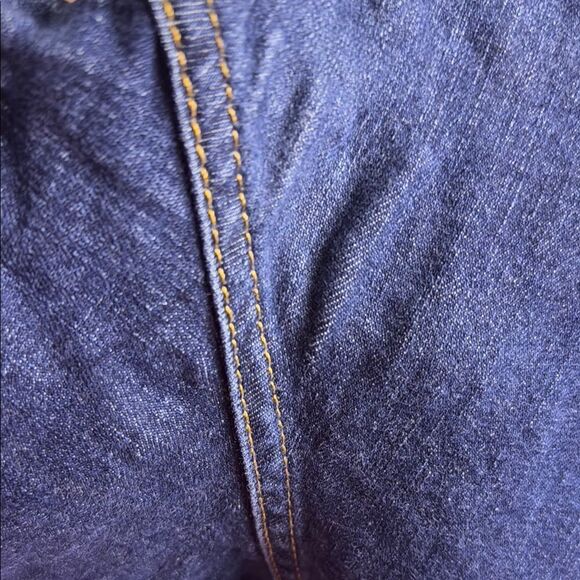 Levi's Relaxed Blue Jeans with Classic Style- 42x32 - Picture 11 of 11